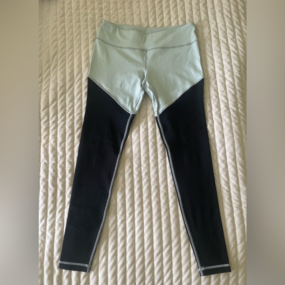 Women’s VMMV Light Blue and Black Leggings Size L